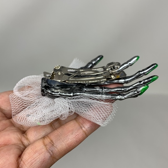 3.5” hair clip creepy hair accessory skeleton hand Day of the Dead new - Picture 9 of 16